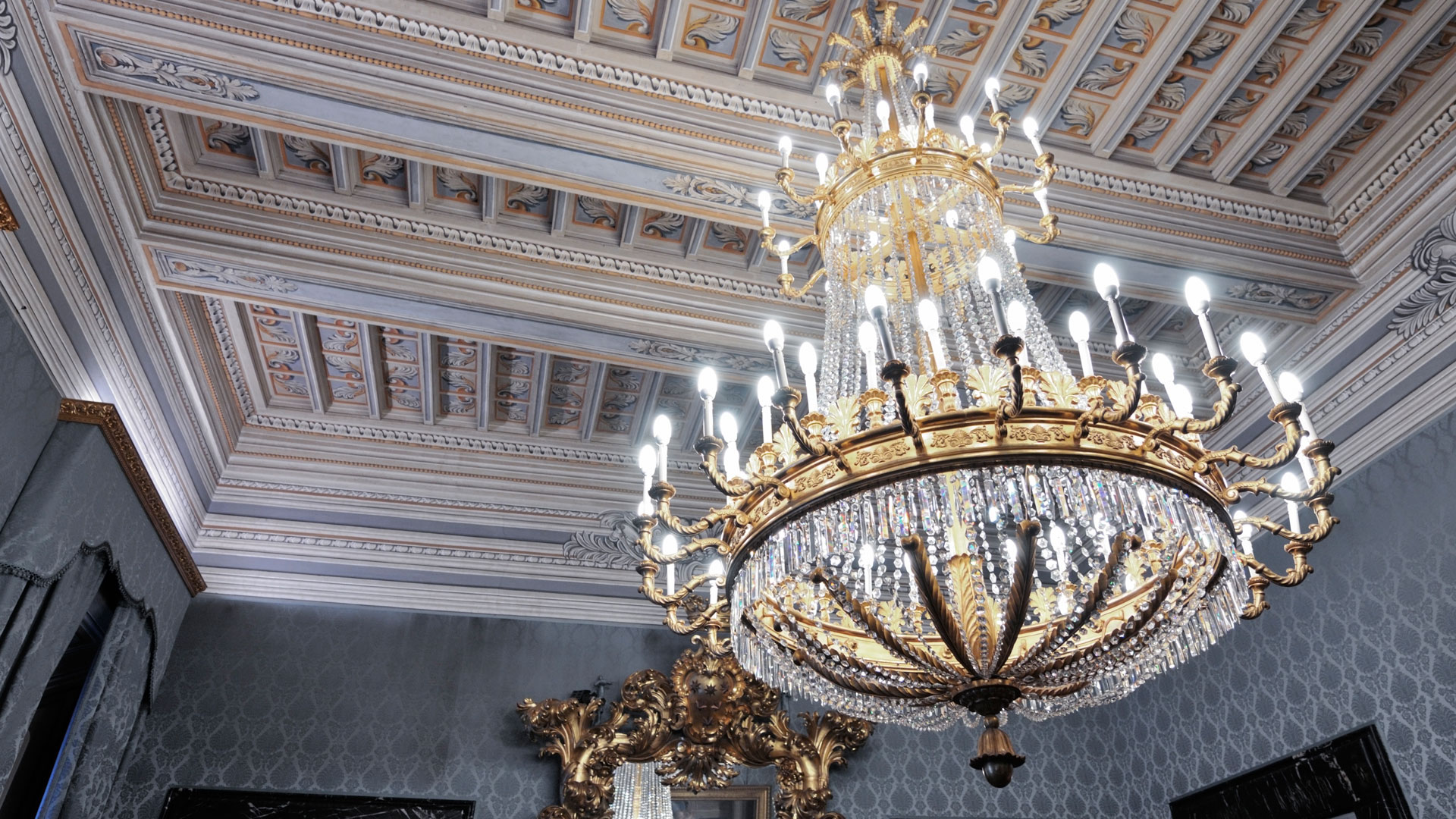 Image of a beautiful chandalier